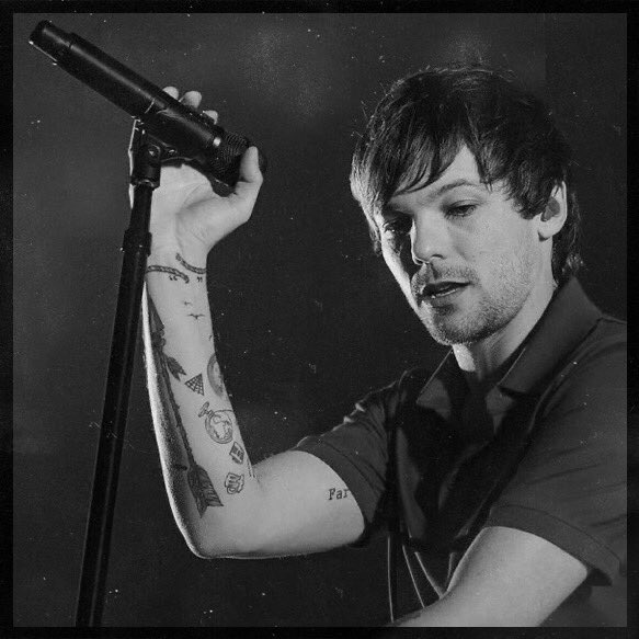 13 days to goTechnically I missed day 13 but as it’s 1am but shushhhAnywayyy, tour so far is INCREDIBLE!! Louis is SHINING on stage BEAMING with CONFIDENCE!! Fans are supporting him loads on socials/in person!! Seeing the tour content is making me pumped for my show!!