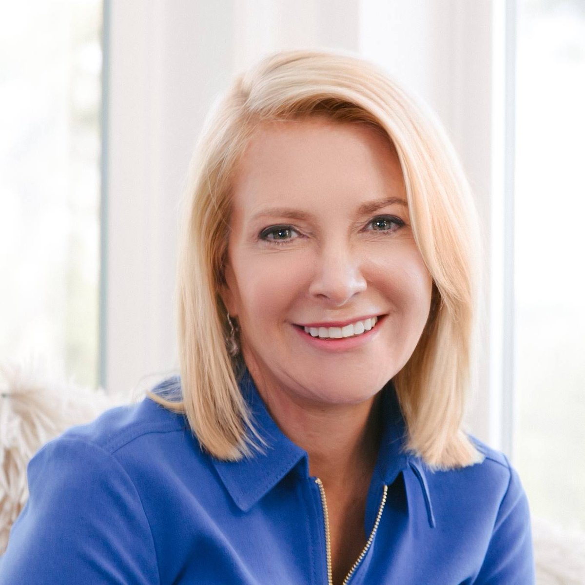 tamimichaels's tweet photo. On this week's KOMO News Inside Out, Tami takes questions on couch stains, refacing cabinets to save the marble, finding a contractor, if white trim matches wood cabinets, cooktop recommendations, roof leaks, and disinfecting. 
https://t.co/5eASBmVGGX https://t.co/o5Cufu3ieO