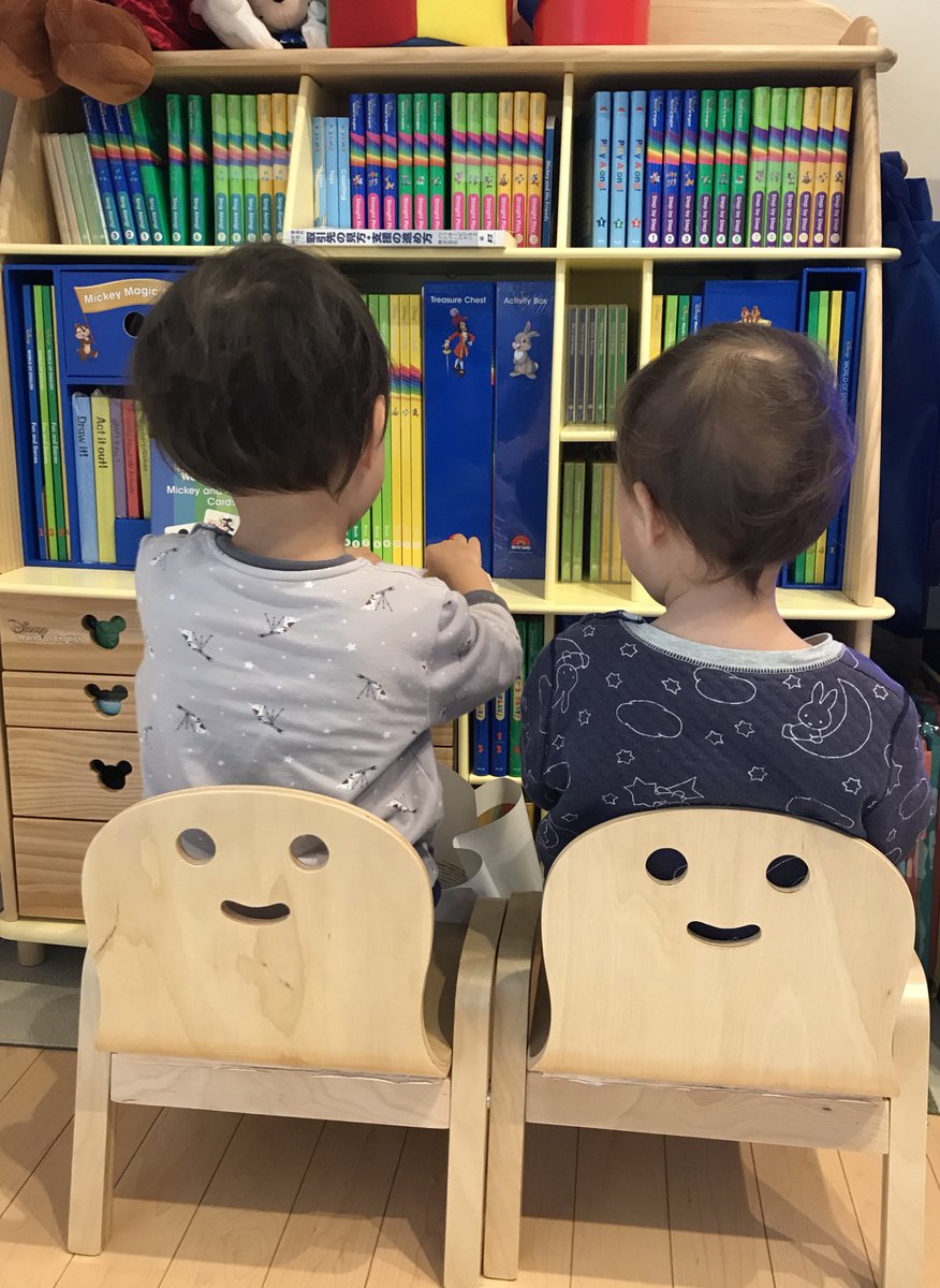 ハスミ 子供を英語好きにさせる英会話講師 おハスミーン 今朝から子供たち2人は ケンカしたり仲良かったり 結構激しめです 仲の良い瞬間が こちらの写真 笑 癒される と 思ったこの直後 叩き合いになります 今日も宜しくお願いします おは戦