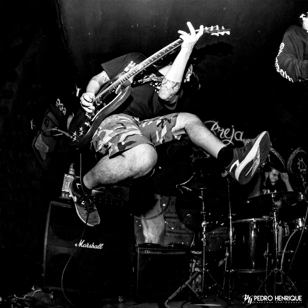 @alexandre_otr - World Guitar Day 2020 🔥
Pic by <a href="/ph/">Paul Hammond</a>.fotos

OTR conta com o apoio de:

@submundomkt
@xseveneightlifex
⠀
#onetruereason #onetruereasonhc #burnfest #burntour2020 #SPHC #saopaulohardcore #morethanmusic #burnallfascists #nyhc #submundomkt