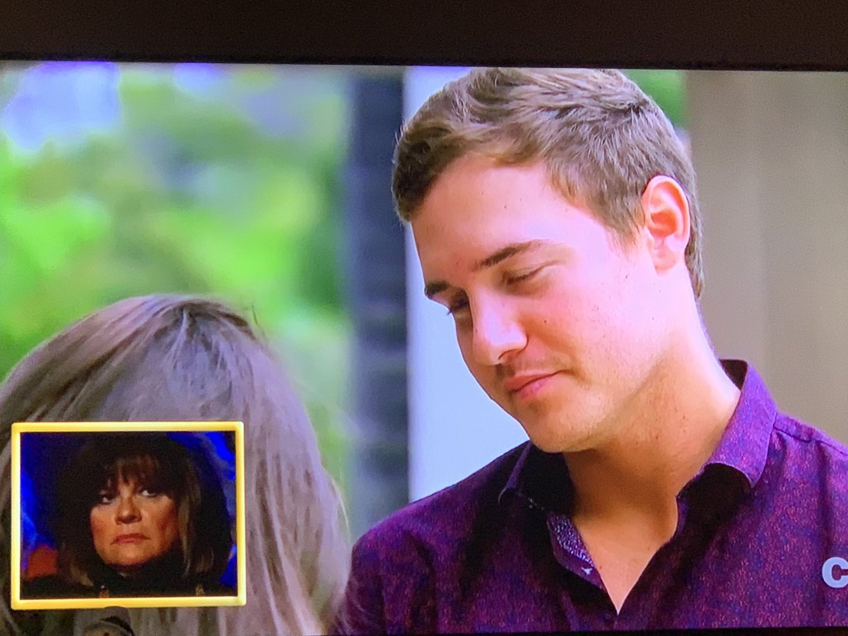 Courtsizzzle's tweet photo. This is worse than when Harry told the Queen he was leaving the Monarchy #TheBachelor https://t.co/kkCHEjM74y