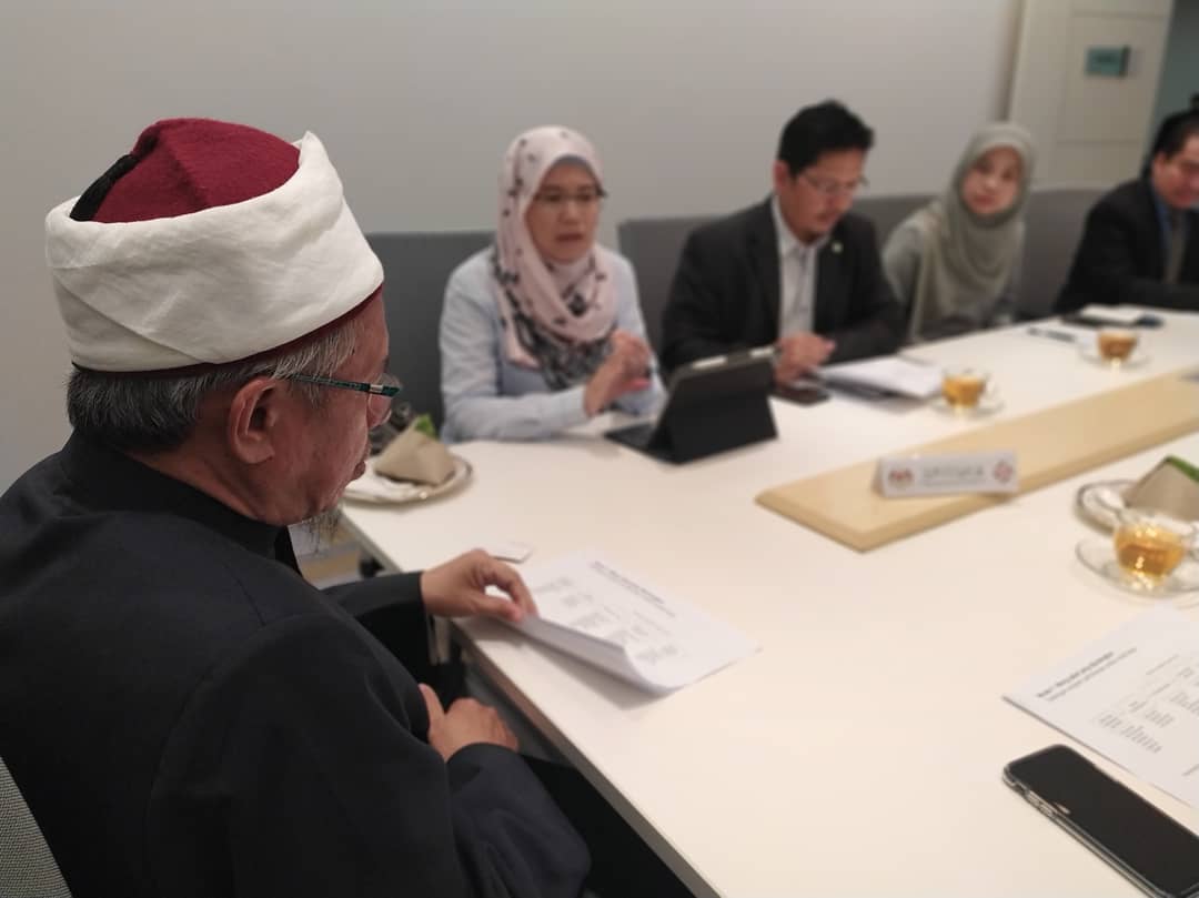 drzul_albakri's tweet photo. Menerima kunjungan wakil Bank Negara Malaysia. Terima kasih atas idea dan buah fikiran berhubung model program pembiayaan sosial modal kerja.  
@banknegaramalaysia
#mymenteriagama https://t.co/5NdWZWlxtm