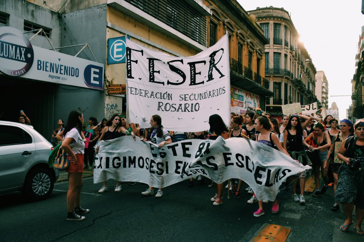 CentroNigelia's tweet photo. este 9 de marzo lxs pibxs nos hicimos presentes en la calle, marchamos llenxs de convicción y sororidad por un futuro sin miedo y con igualdad de género 💚👊🏼
fotos por:
@JimeOm01 
@Nina17811815 https://t.co/c2bxwiC5T2