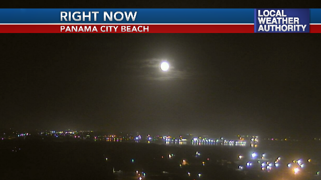 WJHG_TV's tweet photo. The tower camera does not do it justice tonight. #ThatMoonThough https://t.co/tE82Pc9UZN