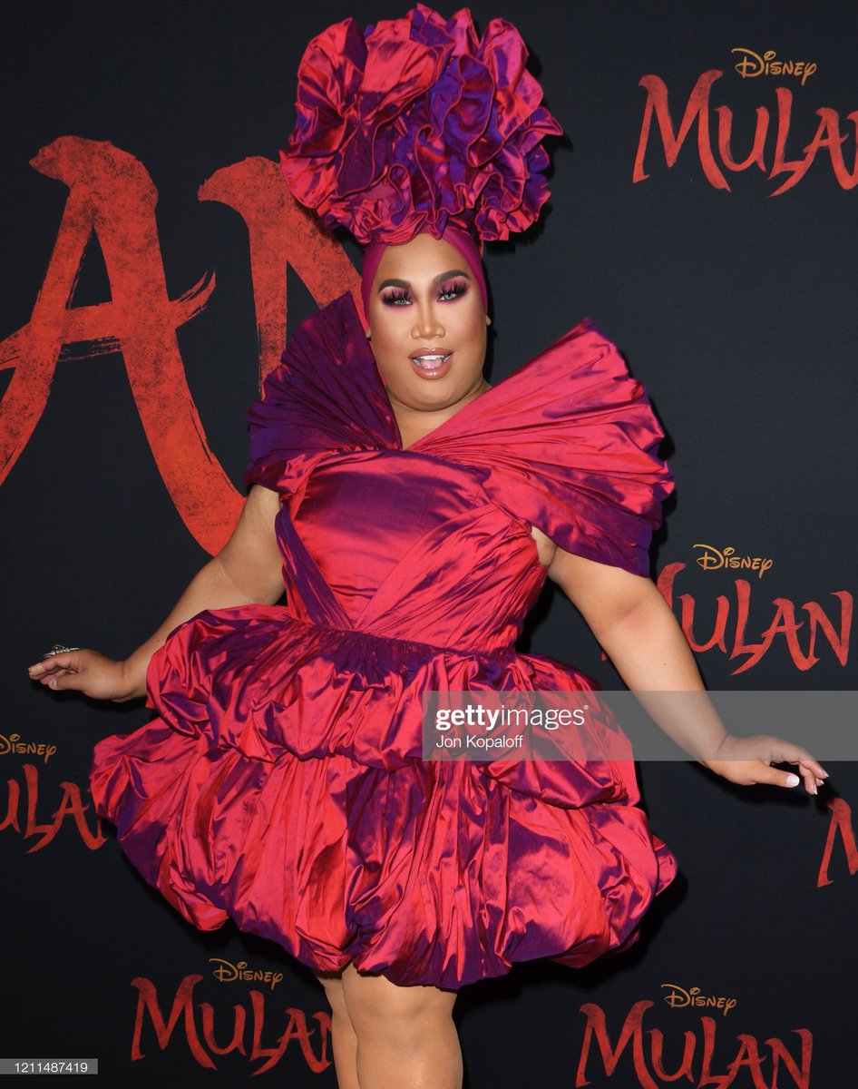 patrickstarrr's tweet photo. Obsessed with my blue and gold dress! #Mulan https://t.co/QaNfjVkhqm