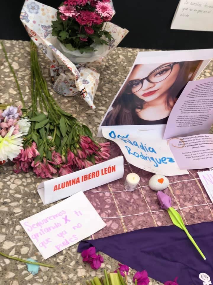 angelmetropoli's tweet photo. Hoy las estudiantes de la #Ibero #CDMX realizaron un homenaje a #NadiaVerónica, quien fue asesinada en el #DiaInternacionalDeLaMujer.
-
#JusticiaParaTodas #JusticiaParaNadia #IberoLeon
📸Tam Nates https://t.co/uB4cF7XQQl