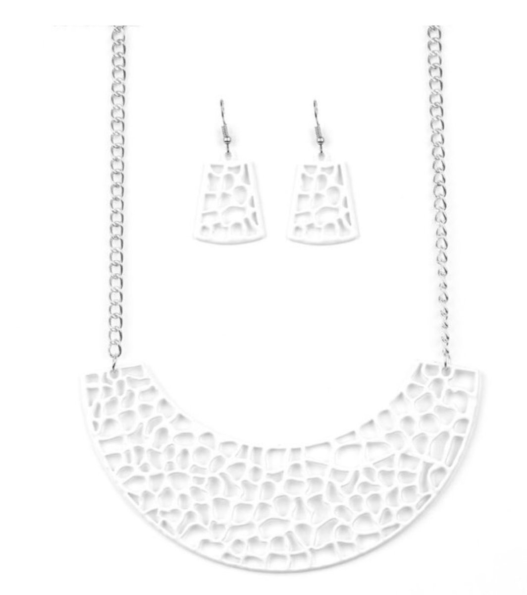 JewelsJesse's tweet photo. #boldbeauties #earringsandneckleaceset #womenset #fivedollareach #statementmaker #alleyesonyou https://t.co/YiAHFo9ltg