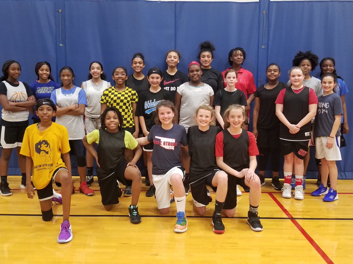 Great group of hoopers right here 🏀 <a href="/brianahwren2025/">Brianah Wren</a> <a href="/Kaydence2025/">KaydencePettit</a>