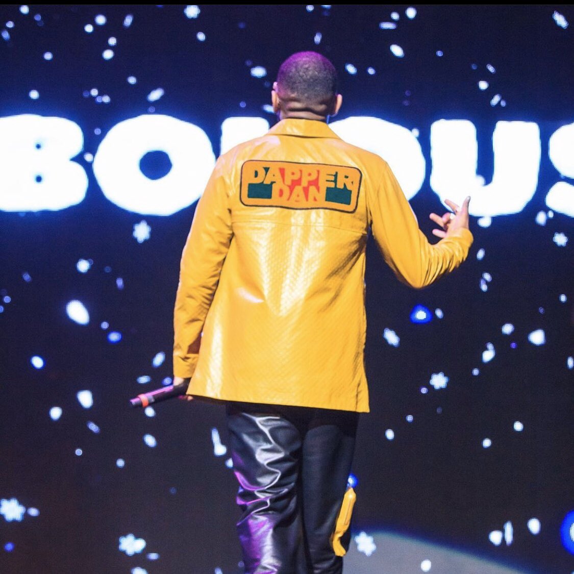 DapperDanHarlem's tweet photo. Legendary @ApolloTheater nights. Shout-out to @MyFabolousLife for his sold-out show in #Harlem for the #ColdSummerTour.
@MyFabolousLife is wearing custom @Gucci by @DapperDanHarlem.
🧵 #MadeAtDaps ✂️ | Coming Soon
📸: #EvanPierce https://t.co/mVJxs1nHYu