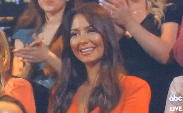 WhitneyGulledge's tweet photo. SO WE REALLY DONT GET AN EXPLANATION FOR WHY KELLEY WAS THERE 
#TheBachelor https://t.co/nJyd6QHLbU
