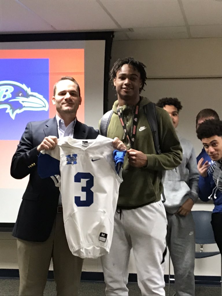 CoachJDV's tweet photo. Draft Day for the @BigBlueFB 4th Quarter Olympics was a huge success! One of the most impressive things I’ve seen as a coach! Great way to stress accountability and teamwork while striving for overall team success in all 3 phases of life! #WinThe4thQuarter #TeamSeahawks @1NMahon https://t.co/Yt6BhgkU2z