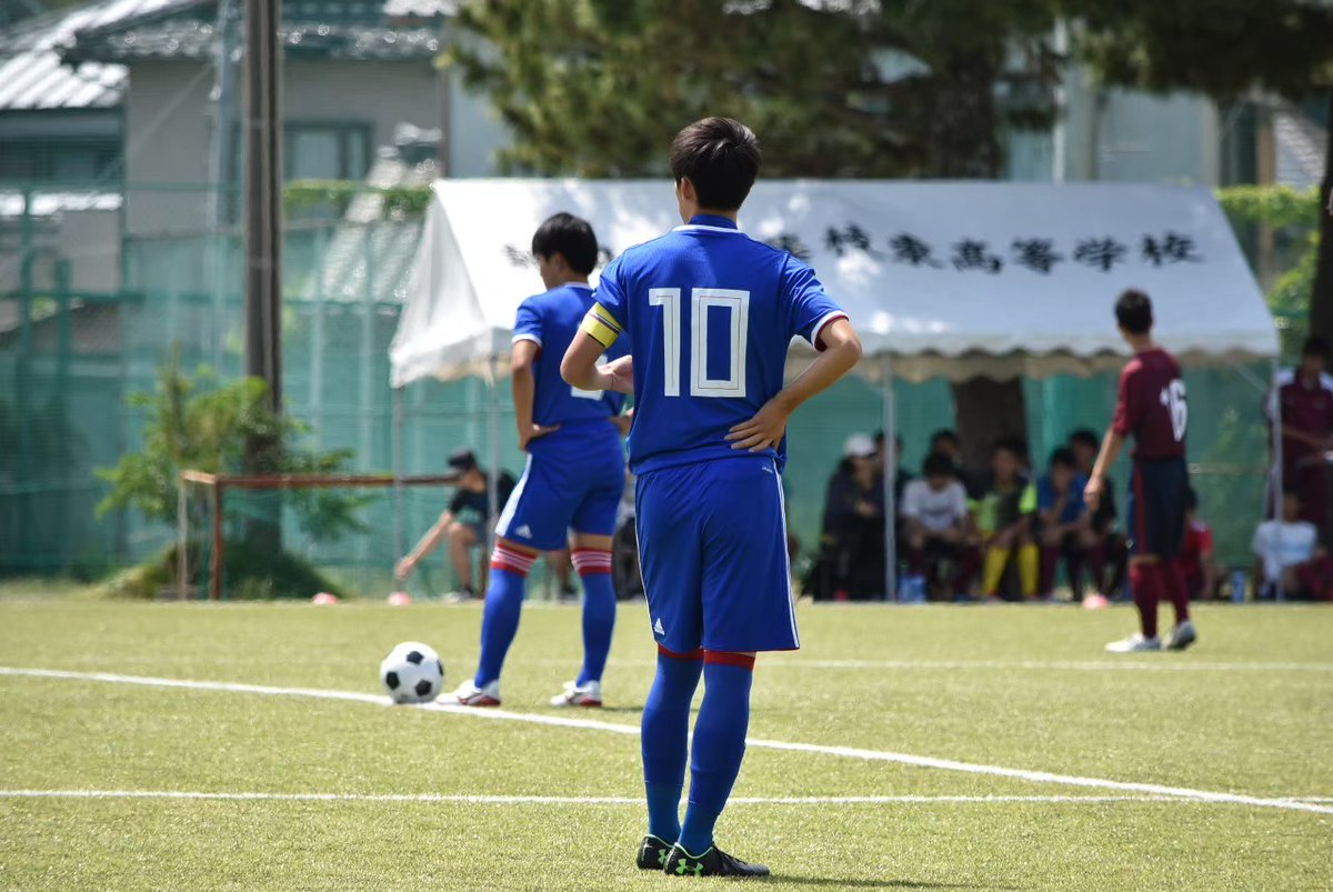 サッカー 後ろ姿 素晴らしいサッカーの写真