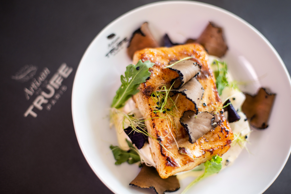 adtqatar's tweet photo. Follow your delicious cravings. Who knows it may bring you right to us. Our Roast Hamour Hamour awaits you! Visit us today and enjoy delicious seafood dishes. https://t.co/eCJW4dL5iJ