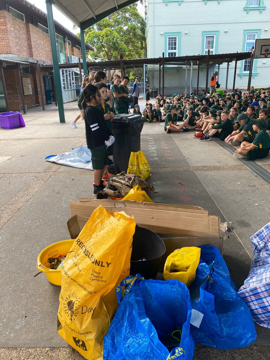 The leadership team ran Clean Up Australia Day today. An amazing effort across the school. Lots of thinking about how we can reduce waste, including ideas to have compost bins on the playground, recycle soft and hard plastics and have plastic free lunches ♻️💚