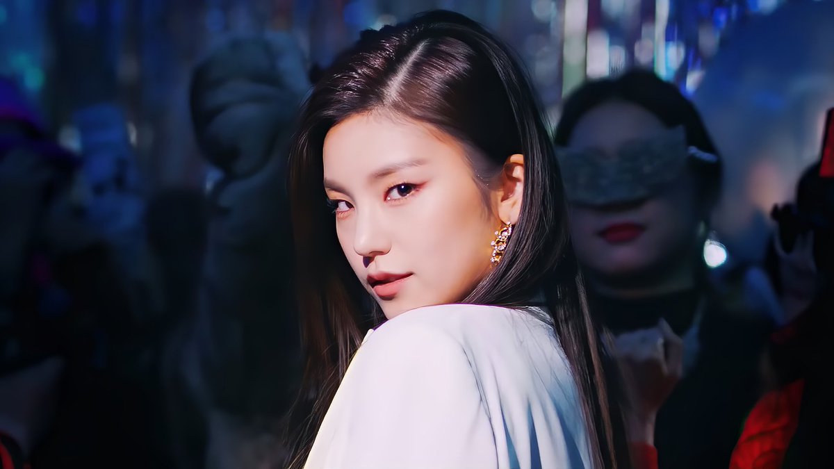 Кпоп группа itzy. Itzy юджи. Itzy ot5. Участницы группы itzy юна. Йеджи itzy.