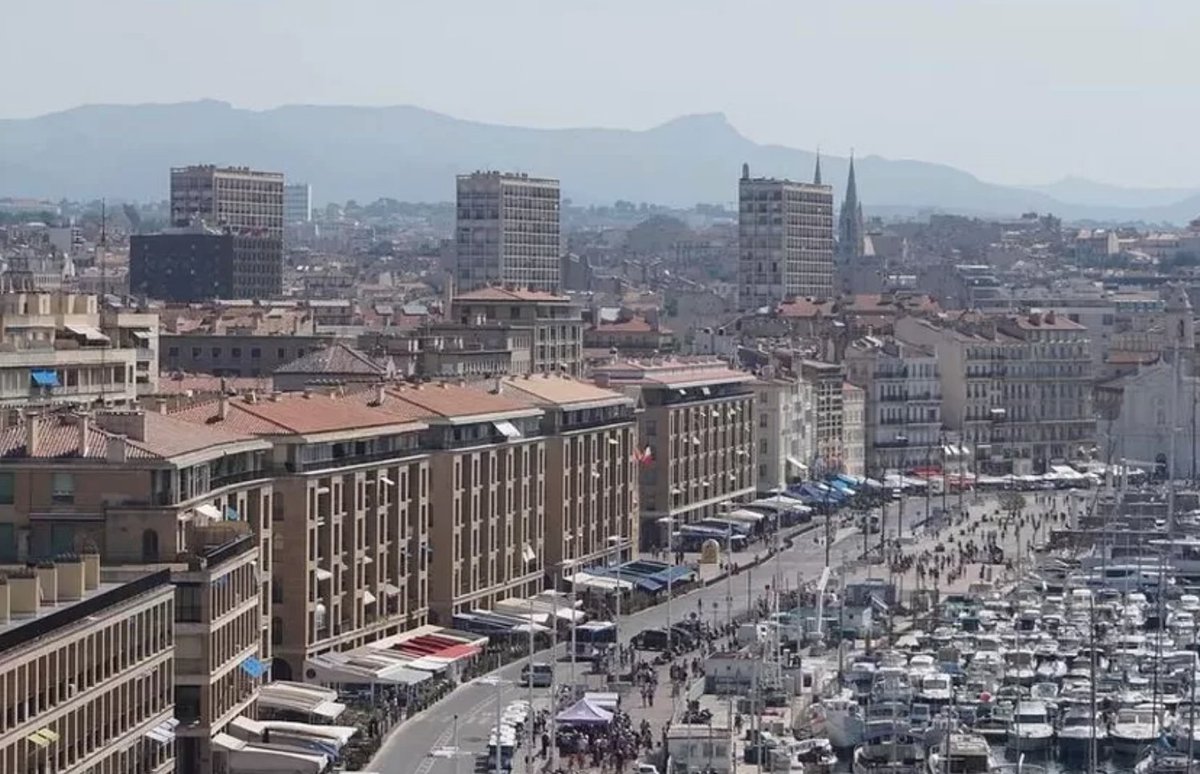 Fpi_Provence's tweet photo. #Immobilier : la FPI Provence dénonce les propositions des candidats marseillais aux élections municipales - Par @IbtissamBenc dans @laprovence https://t.co/UYzCi7KnF0 cc @JeanNoelLeon #ConstruireMieux #ConstruireLesTerritoires #NousNousEngaeons https://t.co/biMkO6UA3K