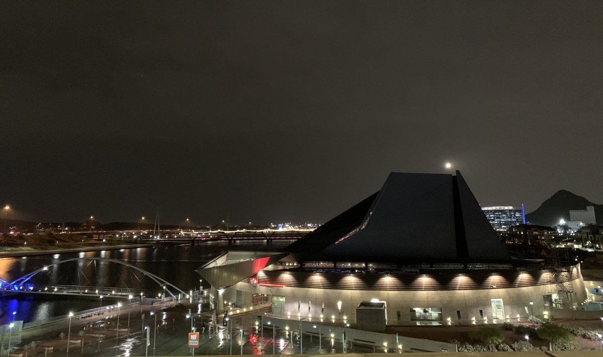 TempeArts's tweet photo. Beautiful rainy night at @TempeArts. #yourtca #tempecenterforthearts #weather #tempearizona #tempetownlake #goodnight https://t.co/NE2AE6OzTU