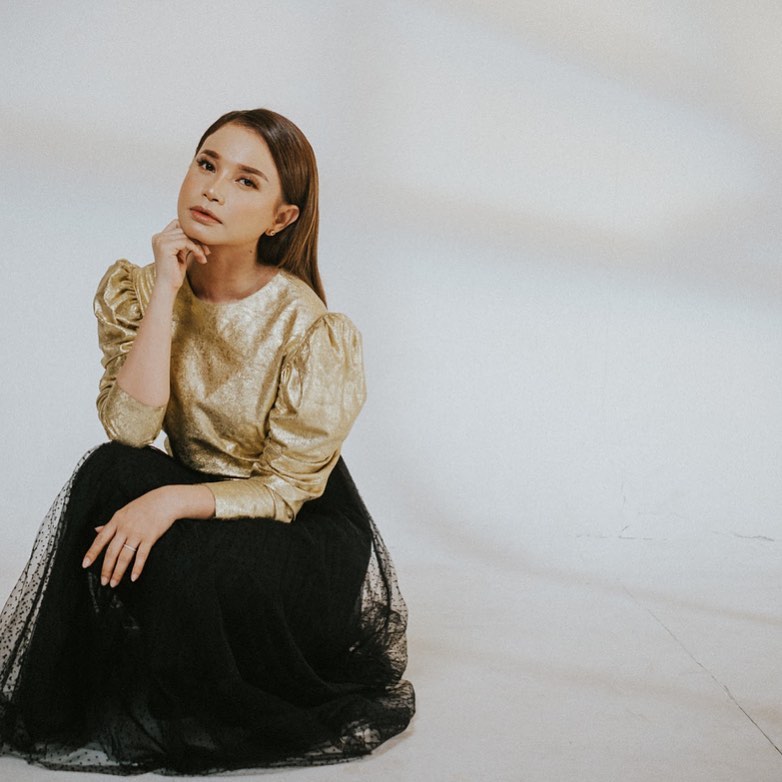 salah satu lagu yang memiliki keterikatan yang dalam bagi <a href="/mynameisrossa/">Rossa Roslaina</a> ketika di rilis di tahun 2009..Hati Yang Kau Sakiti di #10lagukeren <a href="/Sinta_ir/">sinta irawanto</a> #SintalagiOnAir #IRadioNetwork