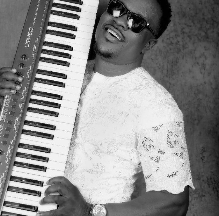 626Blaze's tweet photo. GUNMEN ATTACK GOSPEL SINGER LANRE TERIBA (ATORISE) … Atorise is currently receiving treatment in Lagos hospital,injury to neck and head ..
https://t.co/v8zvMcS5CW…
#lanreteriba #atorise https://t.co/1YWzayyw8u