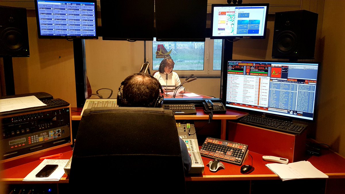 F_Lecoufle's tweet photo. [#OnAir #RadioAlfa 🎙🔴]
Hier soir nous étions #EnDirect sur les ondes de @RadioAlfaParis
Nous avons eu le plaisir de revenir sur 6️⃣ans d'actions mais aussi de détailler les enjeux &amp; projets qui nous attendent pour faire de #Limeil une véritable Ville a vivre !
#Municipales2020 https://t.co/q48obhVjdD