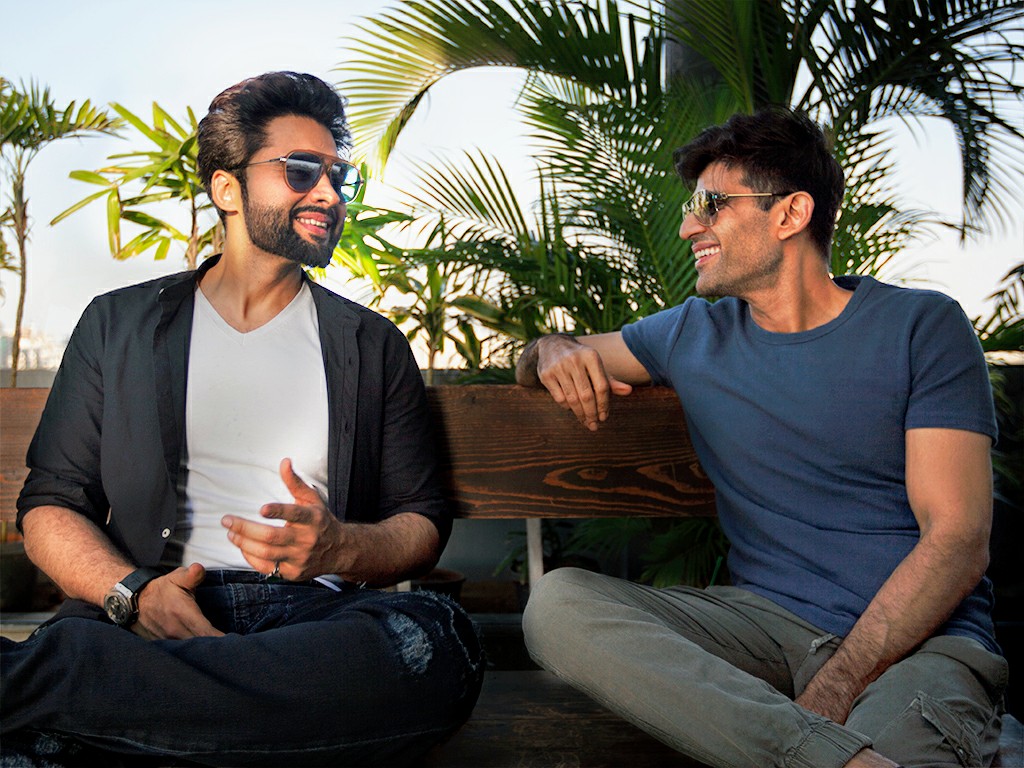Spotboye's tweet photo. .@jackkybhagnani’s Pooja Entertainment in association with #Junochopra of #BRFilms announces the remake of the 1980 film, #TheBurningTrain’. It is remembered as one of Ravi Chopra’s classics.
@poojafilms | @honeybhagnani | #VashuBhagnani
Source: #StudioTalkPR https://t.co/uGzZo8Bxfp