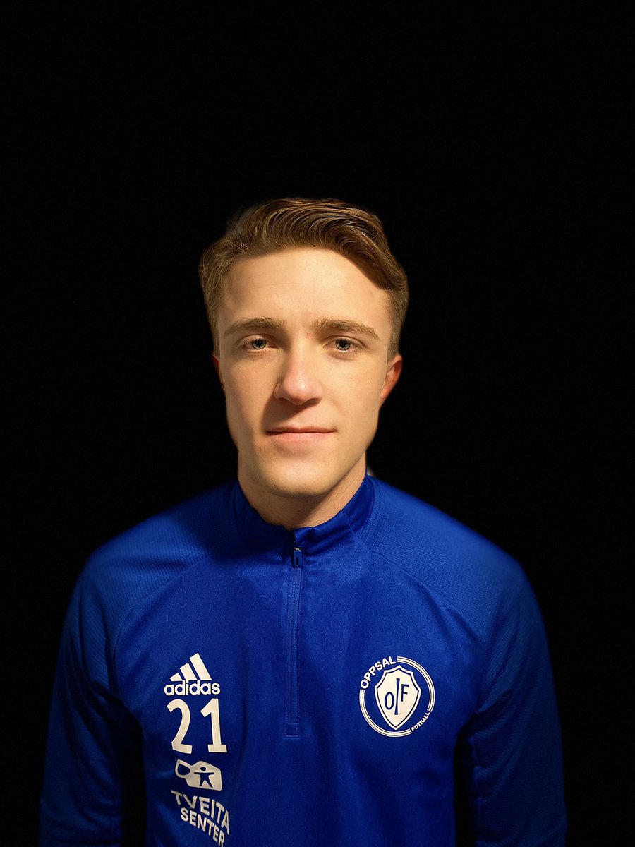 OppsalFotball's tweet photo. Nysignering 🖊
Ny mann bytter rødt og hvit med blått og hvitt! Fredrik Stokke kommer fra spill i FFK. Han er midtbanespiller med fysikk og  en meget god fot 🔥 Vi ønsker deg velkommen til Oppsal 👏 https://t.co/ieeHTxIoYN