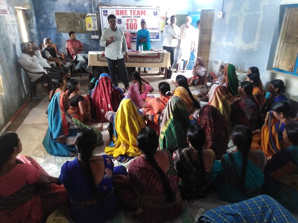 MalkajgiriCop's tweet photo. #SheTeam Choutuppal conducted Awareness Program with #Self_Help_Groups &amp; explained about #EveTeasing #Child_Marriage #Child_Abuse #Child_Labour #Child_selling,  #Dial100, #Hawkeye at Janagam Village @NarayanapurPS
@TelanganaDGP @She_TeamRCK1 @TS_SheTeams https://t.co/462TzSHLQ8