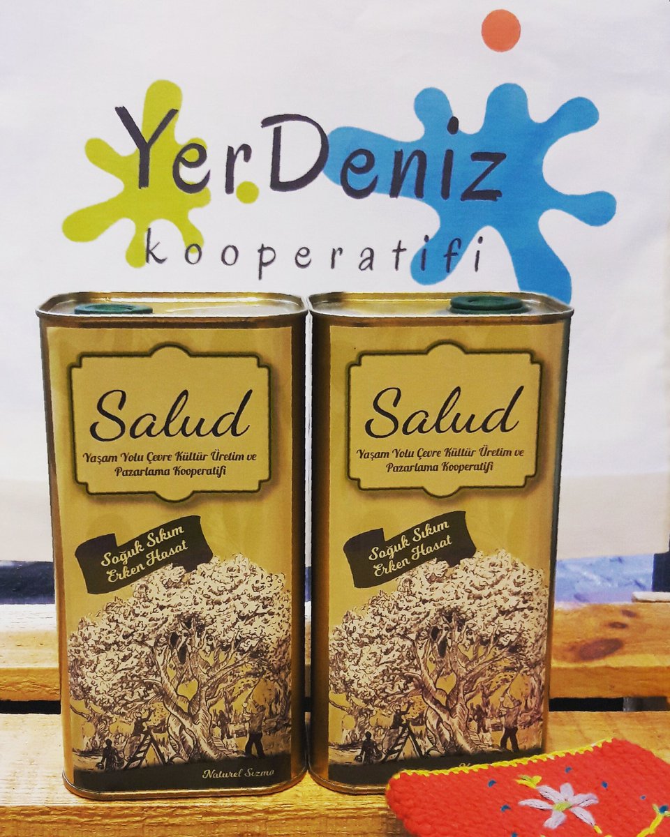 yerdenizkoop's tweet image. Ayvalık yöresi zeytinlerinden, erken hasat soğuk sıkım zeytinyağı Yaşamyolu Kooperatifi emeğiyle YerDeniz&apos;de 😉Doğal ürün, doğal lezzet 🌶🍅🌿
#yerdenizkoop #yaşamyolukoop #zeytinyağı #kooperatifçilik #kooperatif #cooperativa #solidarity #dayanışma #yaşamıbirlikteörgütlüyoruz
