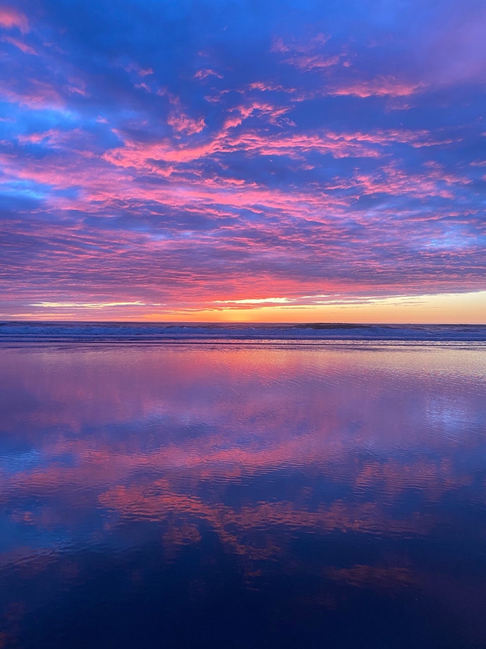Tantek on X: ✨🌅💙 Last sunset of this revolution around the sun. #blue  #purple #pink #orange #yellow #beauty #beautiful #sky #clouds #sunset  #shore #sand #reflection #OceanBeach #SF #SanFrancisco #wallpaper  #background #noFilter (