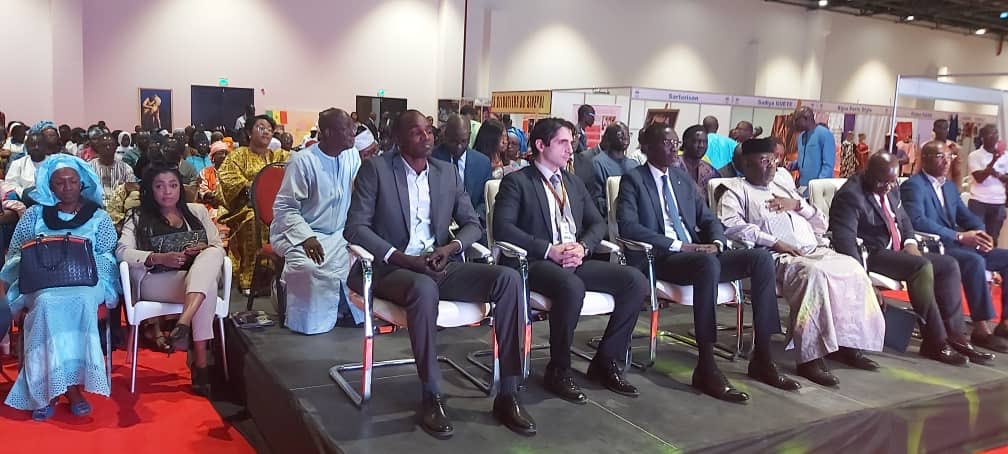 CheikhAmadouCo1's tweet photo. Dakar le 10 mars 2020
Les rideaux sont tombés au 2e Salon International de l'Artisanat de Dakar.
La cérémonie de clôture présidée par M. @DameDIO31674044 MEFPA, au centre des expositions de Diamniadio.
#SIAD2020🇸🇳 #Ligeey_ngir_ëlëg #Fast_track_attitude https://t.co/fD4joFqolQ