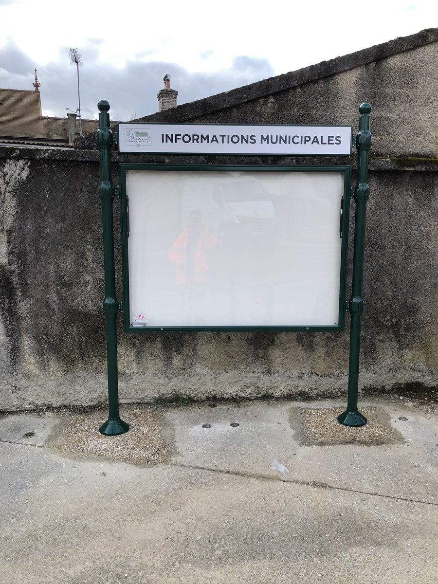Votre information mérite une belle vitrine !
La commune du Mesnil-Saint-Denis a choisi JCB pour fournir et poser 12 vitrines d’affichage libre à travers la commune. 
Vitrines d’affichage, d’information et de communication, contactez-nous pour plus de renseignements.
