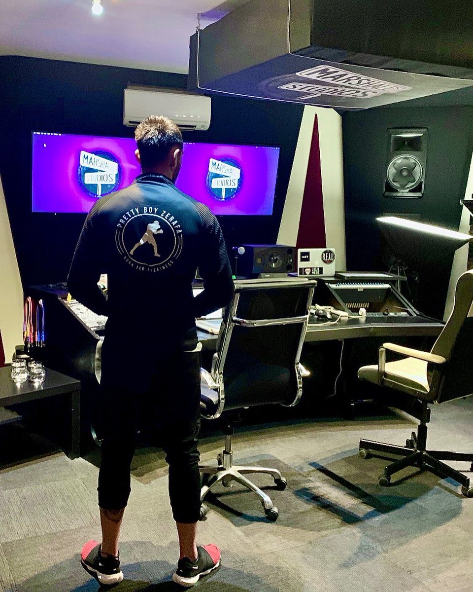 “I pack a lot of power Michael” - @KSIOlajidebt
“You wouldn’t even get past the second round 🤣” - the ‘Pretty Boy’ aka yours truly.

Had some fun on the air with <a href="/AUDollars/">AUD'$ - Australia’s Hip-Hop Connect</a> &amp; @KSIOlajidebt I respect what you do but there’s no way you want this smoke bro 😂 Still a fan tho 👊🏼