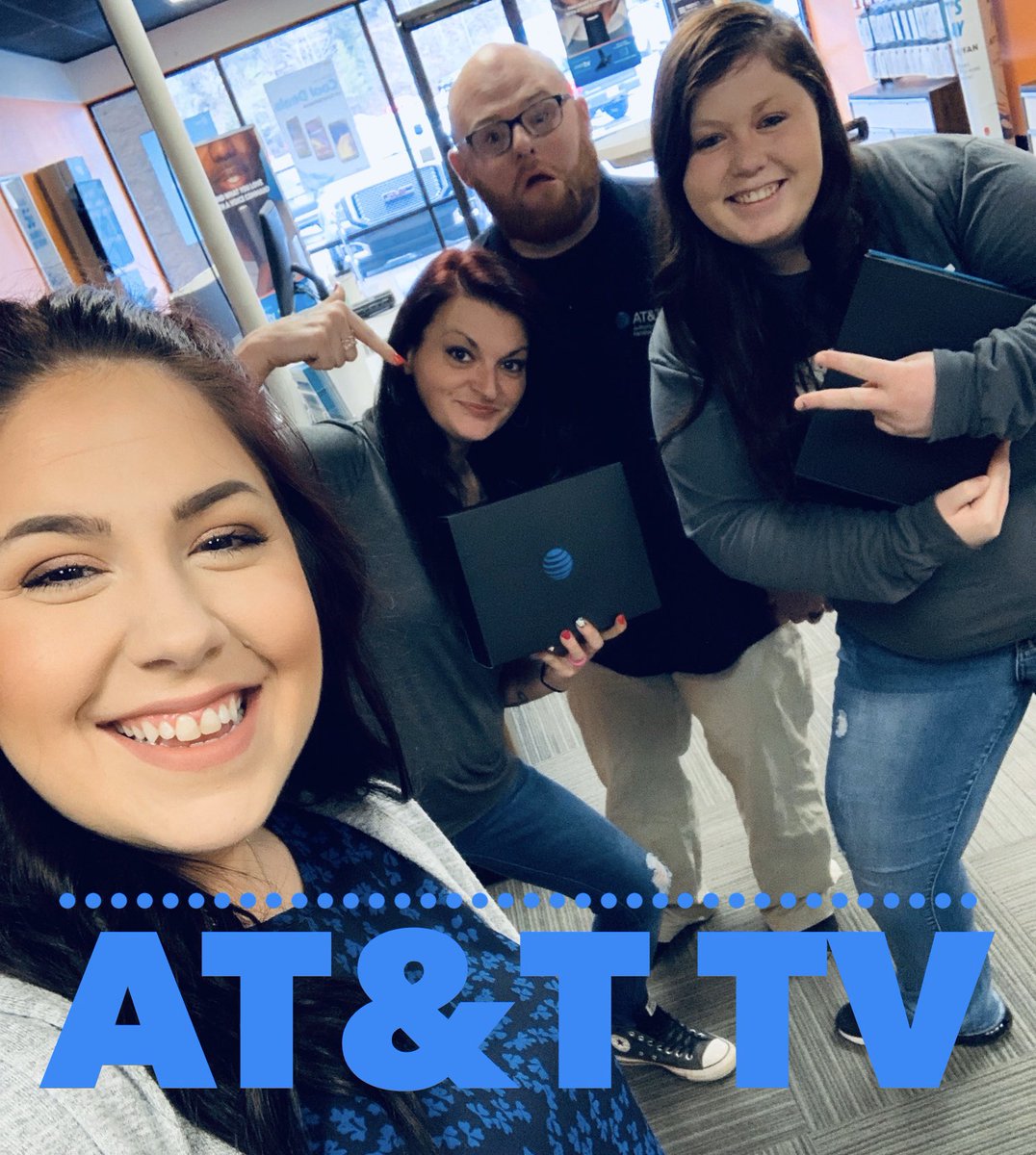 Spent the day with my Bville crew! AT&amp;T TV demos are 👌🏻👌🏻 and we’re excited to share it with our customers! New store manager Johnny has his hands full with these gals but they mean business 💪🏼💪🏼 #atttv #primecomms #southeastky #eastmode