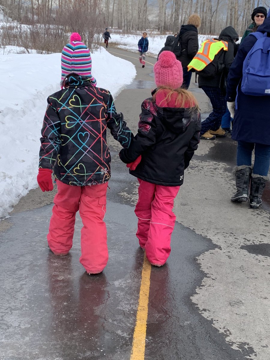 EppicMoments's tweet photo. Absolutely wonderful day at Fish Creek Provincial Park! Ss went for a nature walk to find animal tracks, evidence of animals in trees, checked out the bison pound and went in a cave. Then we did 5 awesome hands on centres learning on things Indigenous! #CBELearns #naturewalk https://t.co/HI6whcYQM0