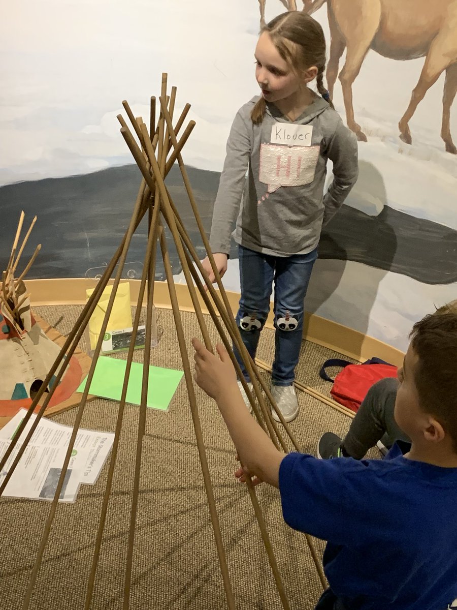 EppicMoments's tweet photo. Absolutely wonderful day at Fish Creek Provincial Park! Ss went for a nature walk to find animal tracks, evidence of animals in trees, checked out the bison pound and went in a cave. Then we did 5 awesome hands on centres learning on things Indigenous! #CBELearns #naturewalk https://t.co/HI6whcYQM0
