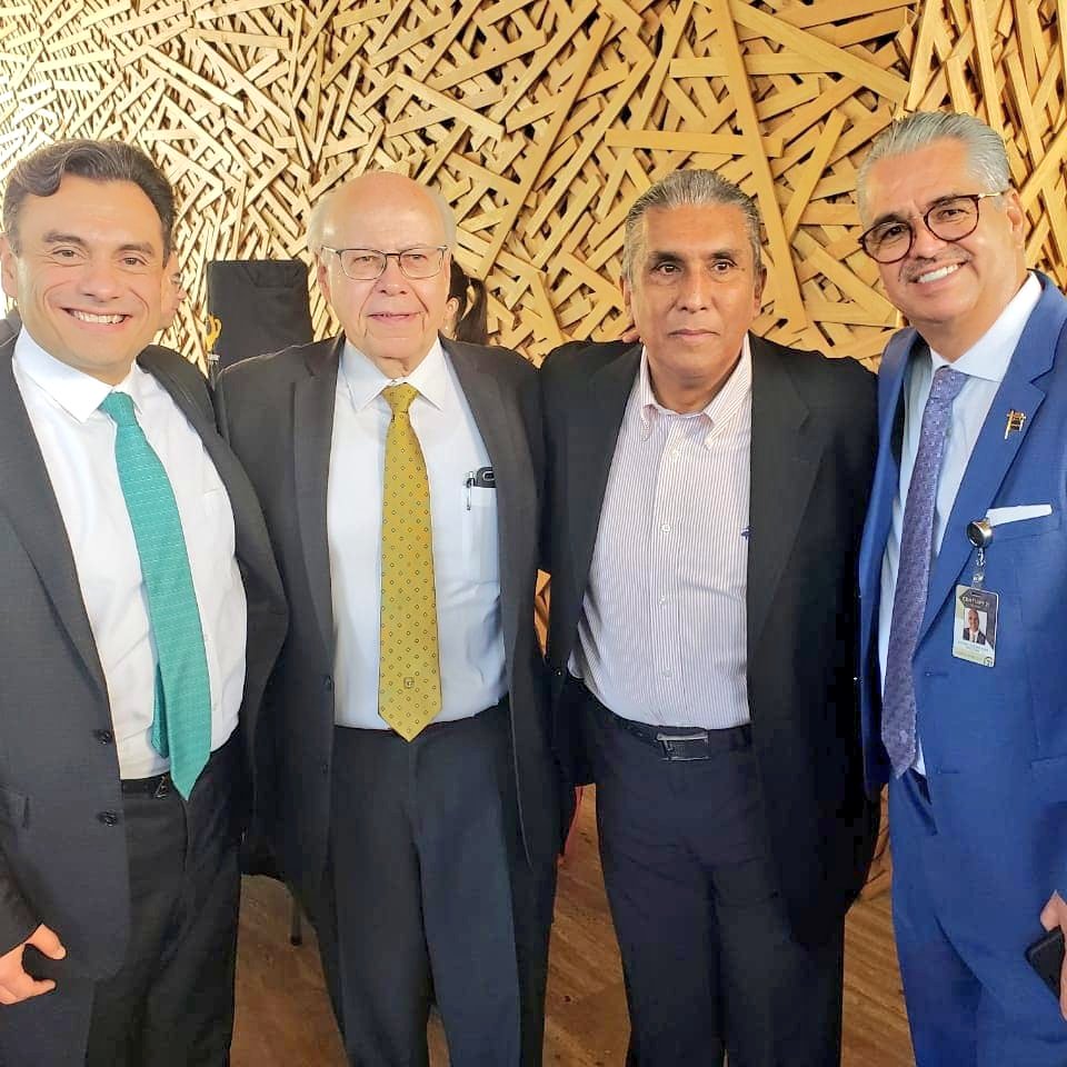 fundacionfind's tweet photo. Trabajando juntos en una nueva Constitución Humanista para Jalisco
@avanterafael @sjrochin @JoseNarroR @manuelmaloMx #JaimeaPerezCalzada #EnriqueMorones #Fundacionfind #PremiosNacionalesDDHH https://t.co/0f0v3kTiOc https://t.co/aO28Ocv1Vt