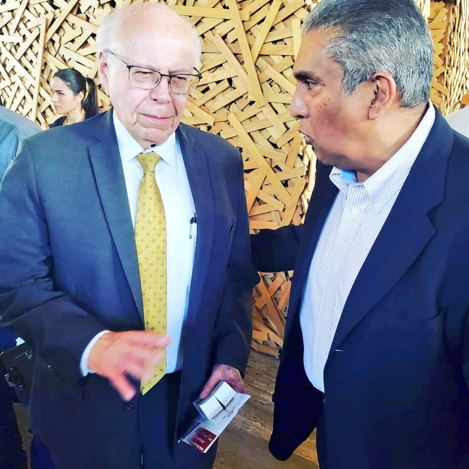 fundacionfind's tweet photo. Trabajando juntos en una nueva Constitución Humanista para Jalisco
@avanterafael @sjrochin @JoseNarroR @manuelmaloMx #JaimeaPerezCalzada #EnriqueMorones #Fundacionfind #PremiosNacionalesDDHH https://t.co/0f0v3kTiOc https://t.co/aO28Ocv1Vt