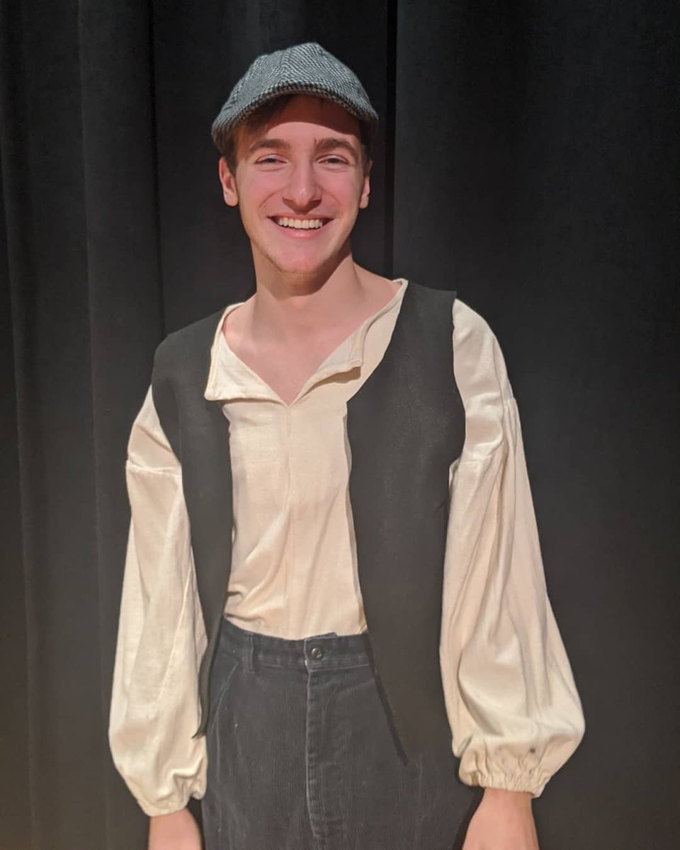 DeMaryHCMusic's tweet photo. Meet the cast!

Simon Weber, senior, plays The Baker! See his favorite line from the show and why you should come see Into The Woods!

Get your tickets now! We open Friday!

#opportunityisnotalengthyvisitor
#intothewoods #hcsd https://t.co/6vcwUNnMOV