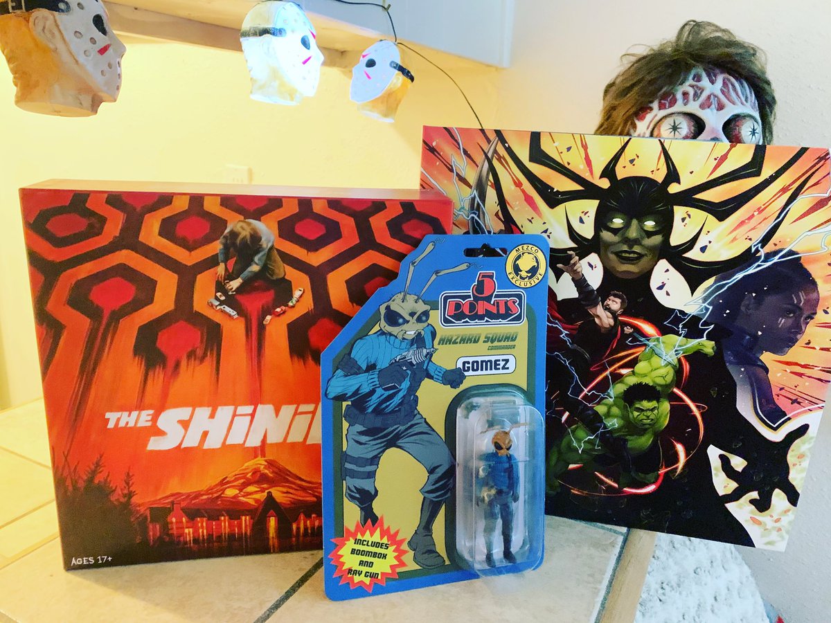 neuroticmonkey's tweet photo. Good mail day thanks to @MixloreGames @mezcotoyz and @MondoNews
#theshining #theshiningboardgame #boardgames #agentgomez #thorragnarok #markmothersbaugh #vinyl https://t.co/JGmMMT7FSL