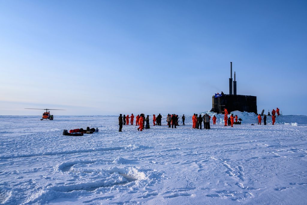 PacificSubs's tweet photo. Sub zero temperatures are "snow" problem for #USSConnecticut Sailors as they enjoy ice liberty at #ICEX2020. @USNavy #Arctic #ArcticExercise https://t.co/pGZ0HEOiVA