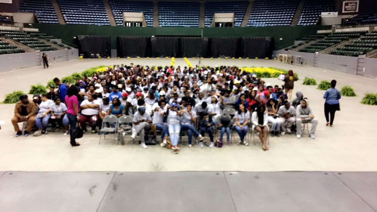 JoshuaMannery's tweet photo. Felt compelled to post these. Murrah has had some bad luck these past few years, but in the darkness, there will always be light. My light are the reminders of what made the Mustang family so amazing in the first place. To every single person who Mandi impacted, I love you 💙🙏🏽. https://t.co/AvvuxiifQH