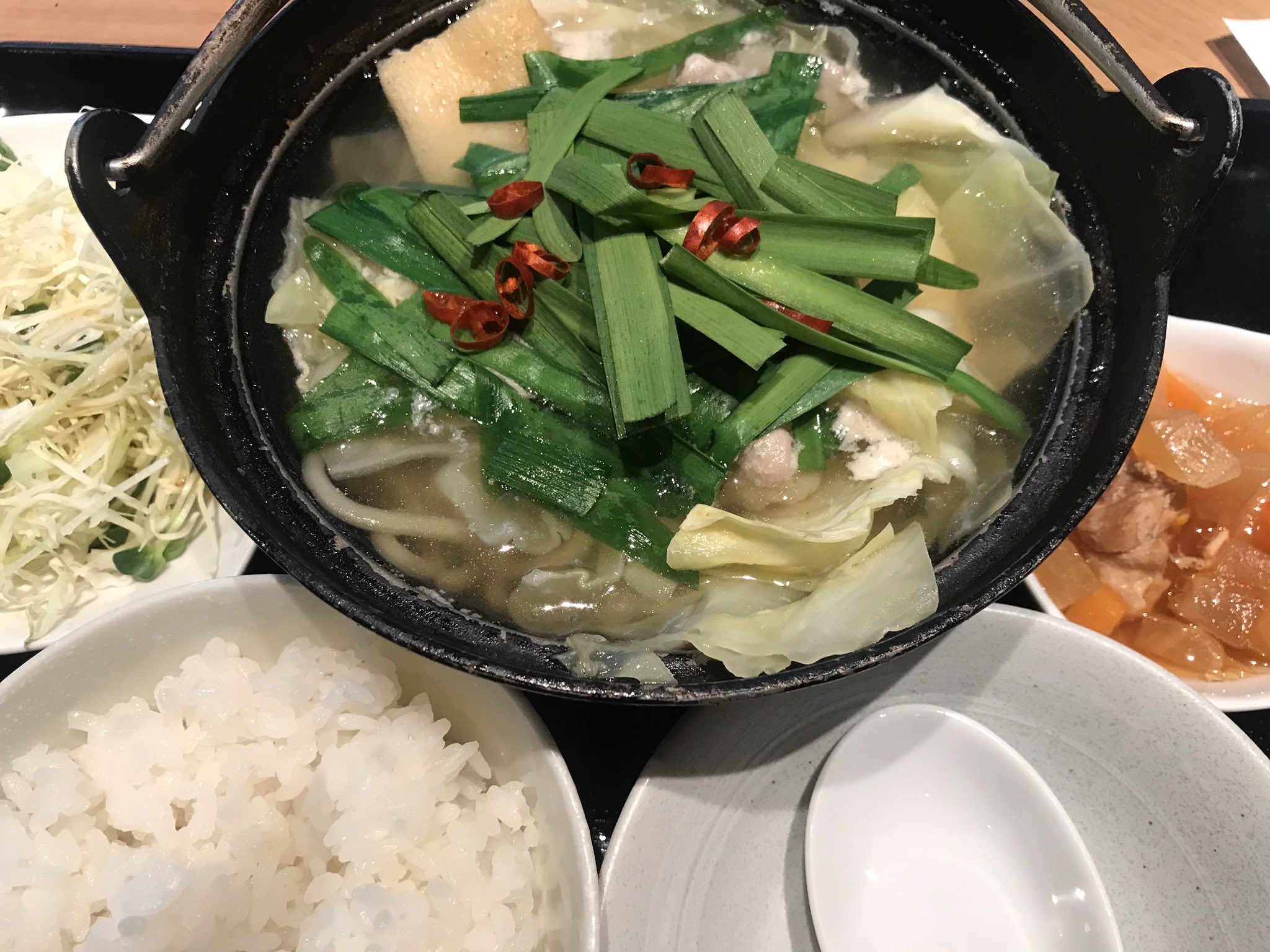 銀座ol Yumi 博多慶州銀中店でもつ鍋定食 塩味 1 000円 ランチ の種類はけっこうあるのですが いつもこれを注文 もつ鍋美味しいです でもご飯はちょっと時間が経ってる感じ ランチ時はめちゃ混み 銀座ランチ T Co Mlyrdllnvb Twitter
