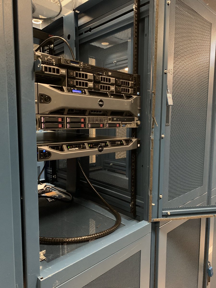 CATHOSTCanada's tweet photo. Je suis très fier au nom de mon équipe de vous présenté notre infrastructure à Montréal au centre de donnée Aptum :) Anciennement appelé Peer 1 Cogeco. Si vous voulez venir le visiter simplement m’écrire un petit PV et ils nous fera plaisir de vous recevoir! https://t.co/Gi9eqrSUZp