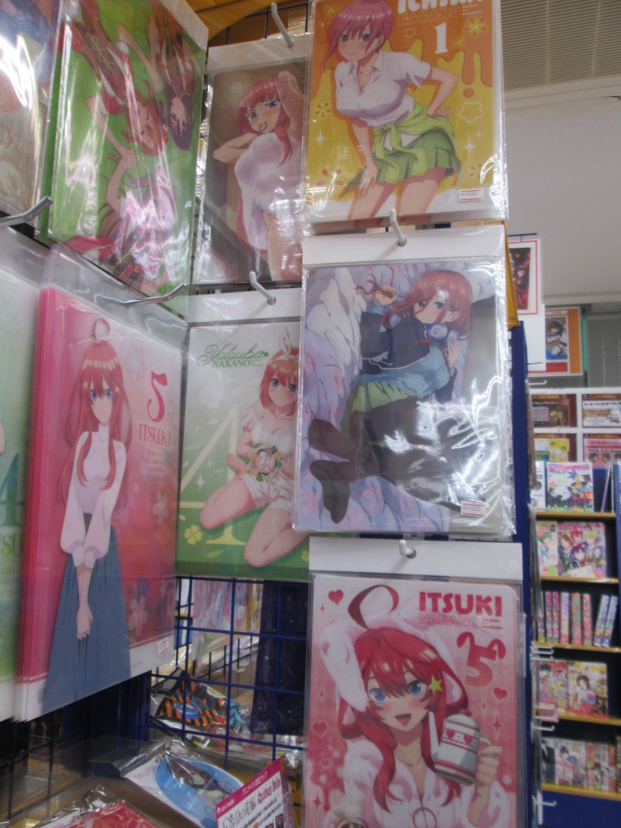 アニメイト熊谷 グッズ入荷情報 五等分の花嫁 より クリアファイルと下敷きが入荷致しましたメラ コーナーにて展開中です この機会にぜひお買い求めくださいメラ