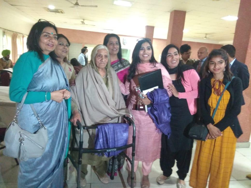 CBC_Chandigarh's tweet photo. Smt. Harbhajan Kaur, an Entrepreneur who is following her passion of selling traditional &amp;  signature 'Besan Barfi' at the age of 90 is an inspiration for all.She is proud of being financially independent &amp; empowered.
She was felicitated at our event on #IWD2020 org last week. https://t.co/FGxixn05JB