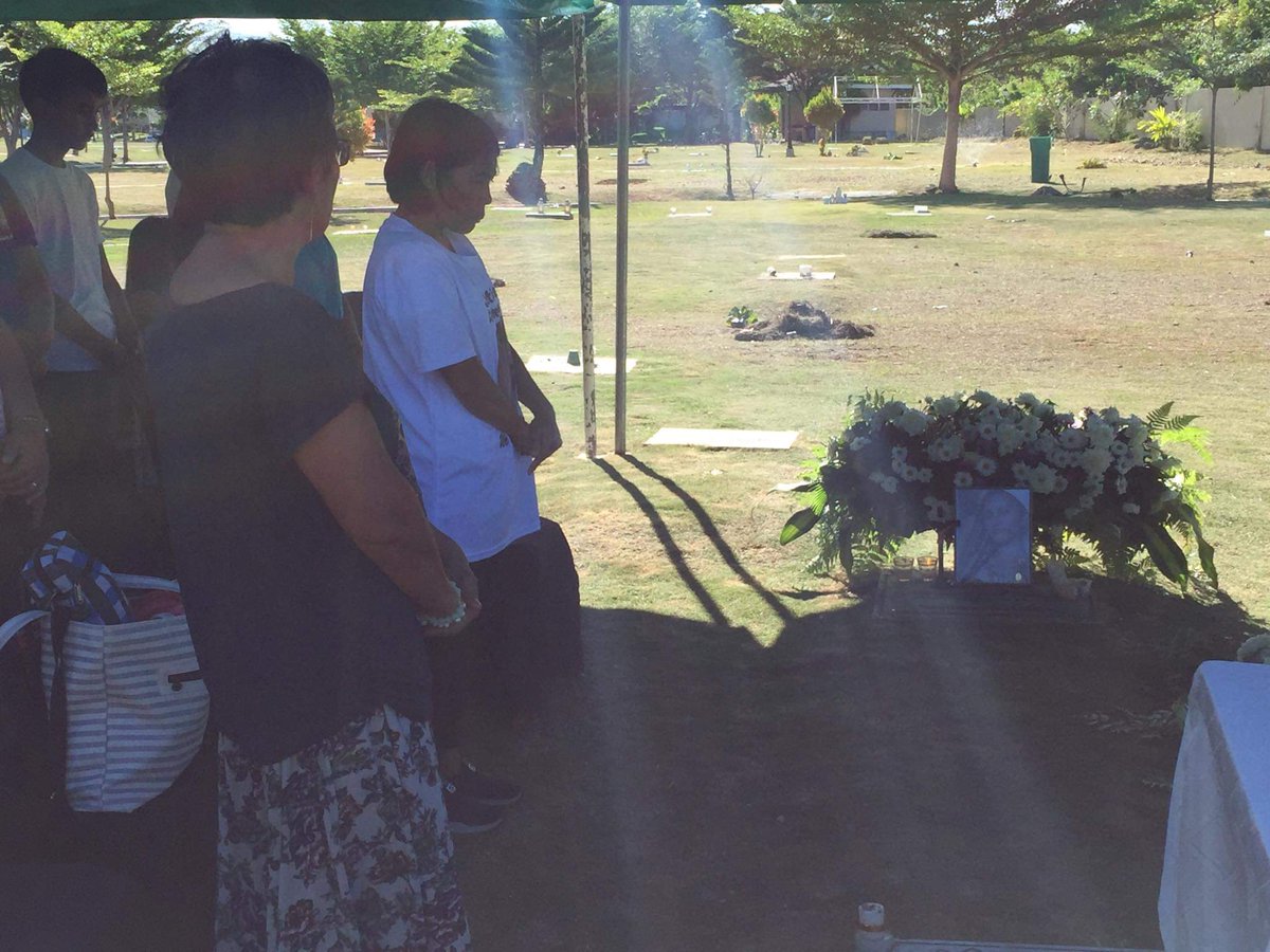 CDN Digital on Twitter: "LOOK: Friends and relatives of slain teenager, Christine Lee Silawan