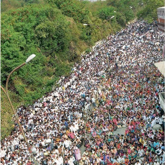 SiddheshwarMun7's tweet photo. मुख्यमंत्री साहेब संगणकपरिचालकांना महाराष्ट्र आय.टी महामंडळात सामावून घेणे काळाची गरज असून हे वादळ येत्या 16 मार्चला मुंबईत धडकणार आहे. 
@OfficeofUT,@AjitPawarSpeaks,@mrhasanmushrif,@dhananjay_munde,@abpmajhatv,@zee24taasnews,@TV9Marathi,@mataonline,@MahaDGIPR 
#संगणकपरिचालक https://t.co/0Or7lMQfmd