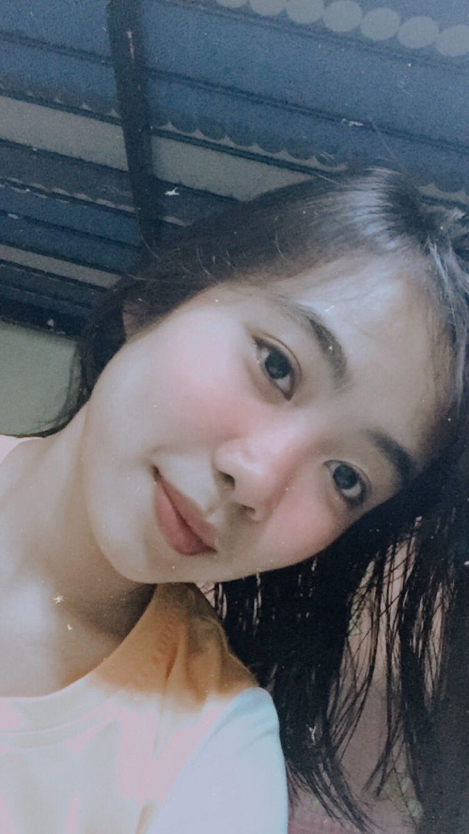angelcgndgn's tweet photo. Aga ko naligo today kaya nag selfie ako HAHAHAHA. Tapos ka na mag pic sis? Gawa na schoolworks huy
#Rsoc #Ridgees πππ https://t.co/CLHQ83JNgP