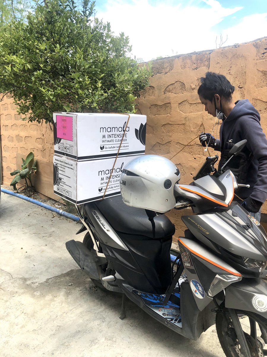 nelmamala's tweet photo. Kuya Lalamove rider #2 🥰
Another 200pcs Mamala Intensive Intimate Cleanser! 🥳💪 #Mamala #Mamala2020 #MamalaVirginDeo #MamalaFatBurnCapsule #MamalaWhiteBodySoap #MamalaIntensiveIntimateCleanser #OnlineShopping #WhiteningDeo #WhiteningSoap #SlimmingCapsule #FeminineWash https://t.co/BNJYEXdSda