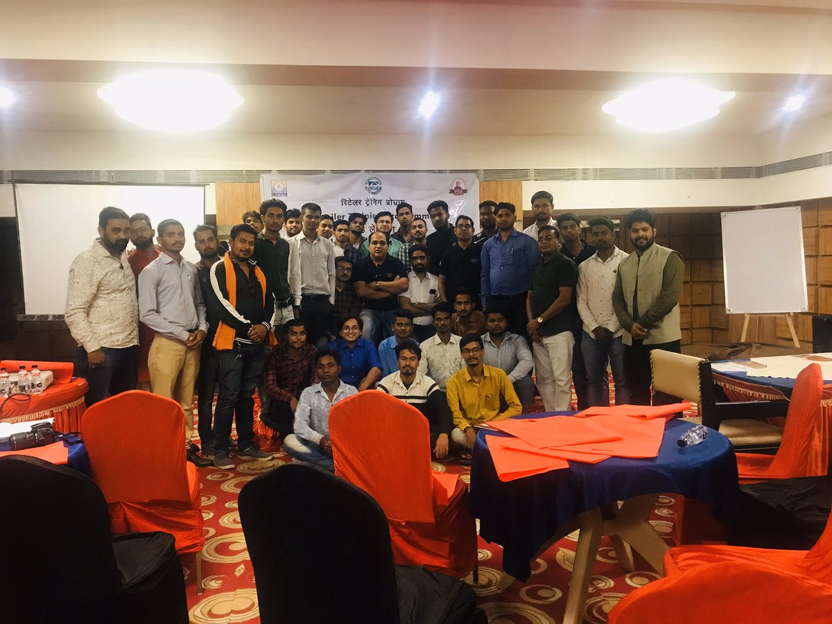 AnujEnergy's tweet photo. Glad to share about Standards &amp; Labeling Programme and the information about BEE Star Labeled Appliances with these bunch of people at Bilaspur @beeslp_ @beeindiadigital @VGUJaipur @CREDAChhattisg1 @Design2O @MinOfPower @CLASPappliances https://t.co/eY9niovMp1